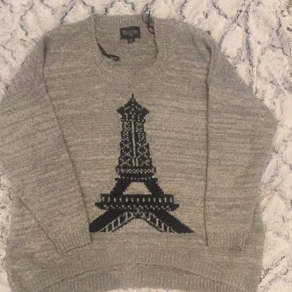 A cozy gray and black sweater - Picture 1 of 2